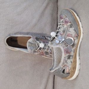 RIEKER Women's slip on, sz 41
